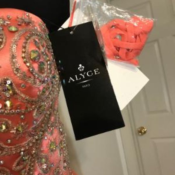 ALYCE - FORMAL/PROM - Picture 3 of 7